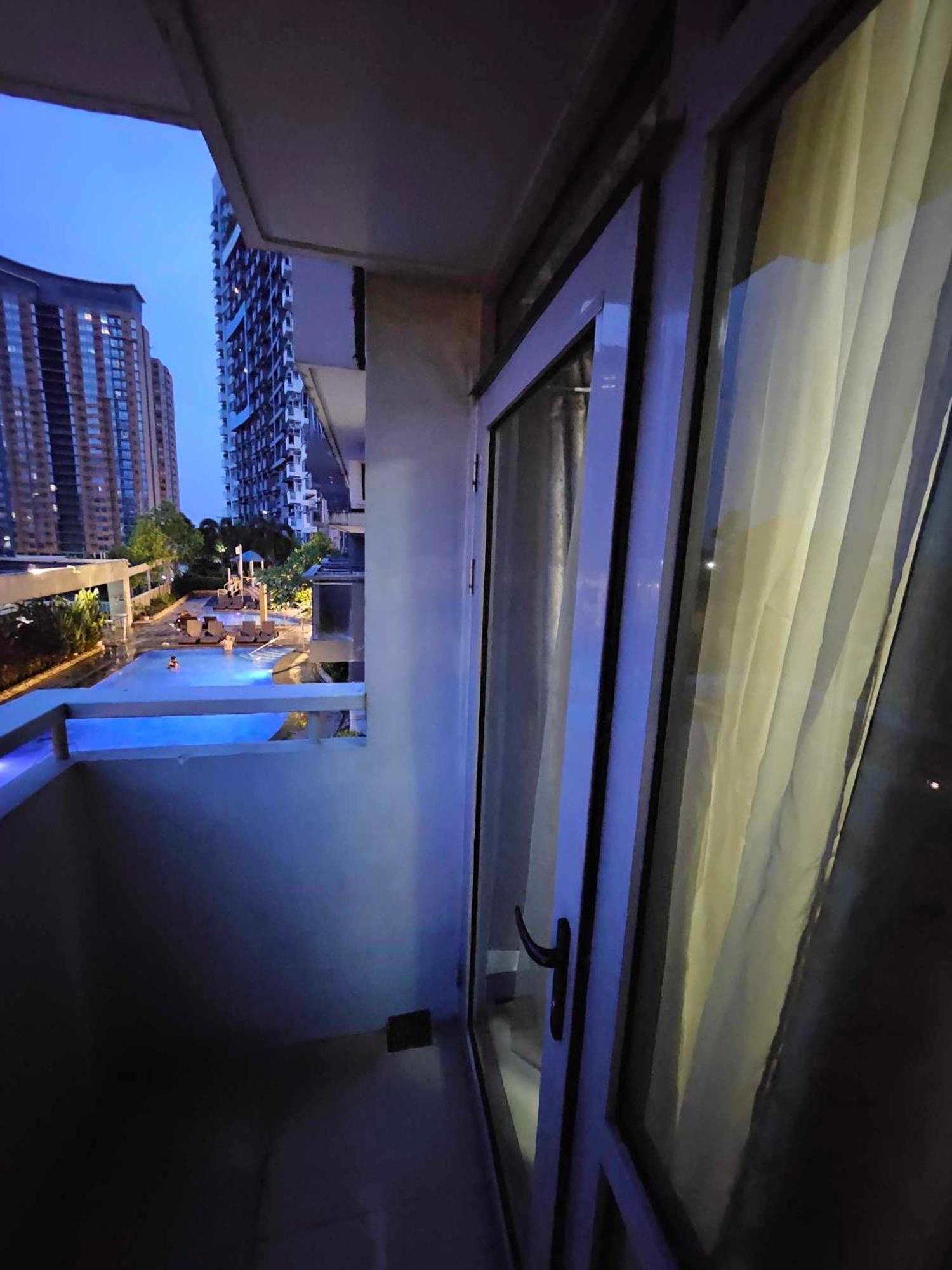 Cubao Manhattan Heights Unit 5A Tower C Quezón by Eksteriør bilde