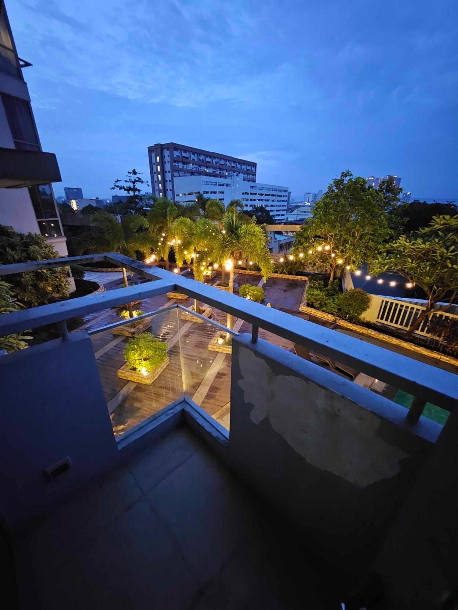 Cubao Manhattan Heights Unit 5A Tower C Quezón by Eksteriør bilde